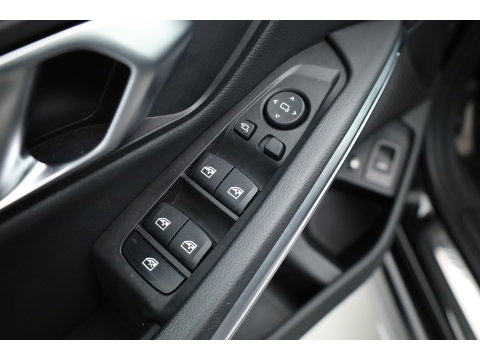 BMW 3 Serie Touring 320e M Sport | SOH 90.7% | Facelift | Shadow Line | Curved display | Adapt. Cruise | Nav + CarPlay | Elek. Klep | Sfeerverlichting | LED | Stoelverw. | PDC