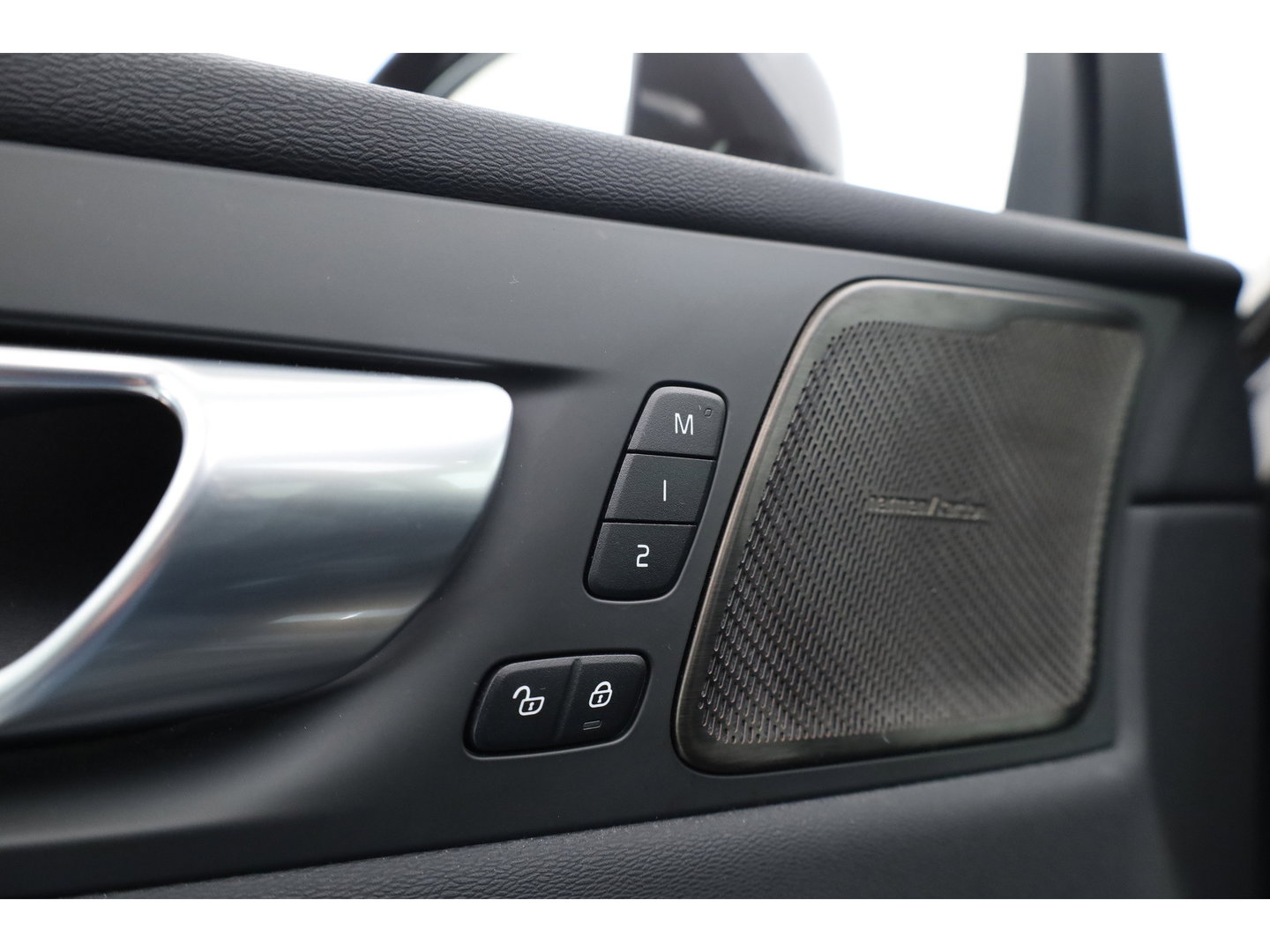 Volvo XC60 2.0 T8 Plug-in hybrid AWD Ultimate Bright | SOH 98% | Pano | Massage | H&K Audio | Stoel-Stuurverw. | Stoelventilatie | 360cam | Memory Seats | Head-Up