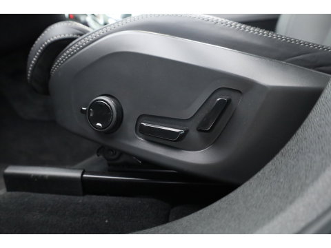 Volvo XC60 2.0 T8 Plug-in hybrid AWD Ultimate Bright | SOH 98% | Pano | Massage | H&K Audio | Stoel-Stuurverw. | Stoelventilatie | 360cam | Memory Seats | Head-Up