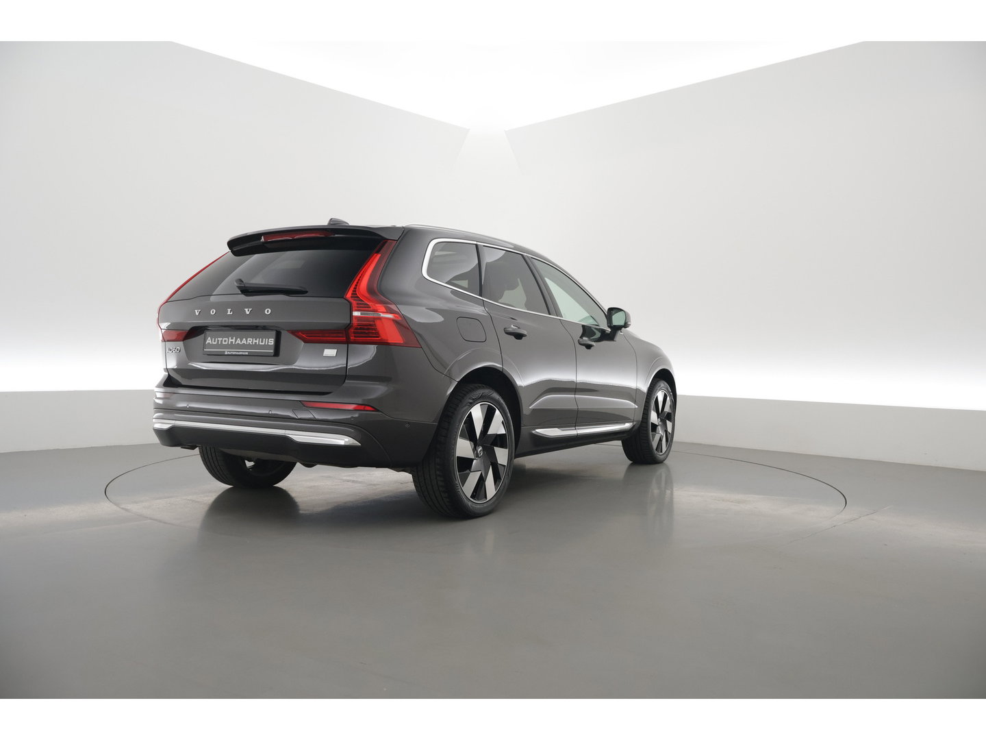 Volvo XC60 2.0 T8 Plug-in hybrid AWD Ultimate Bright | SOH 98% | Pano | Massage | H&K Audio | Stoel-Stuurverw. | Stoelventilatie | 360cam | Memory Seats | Head-Up