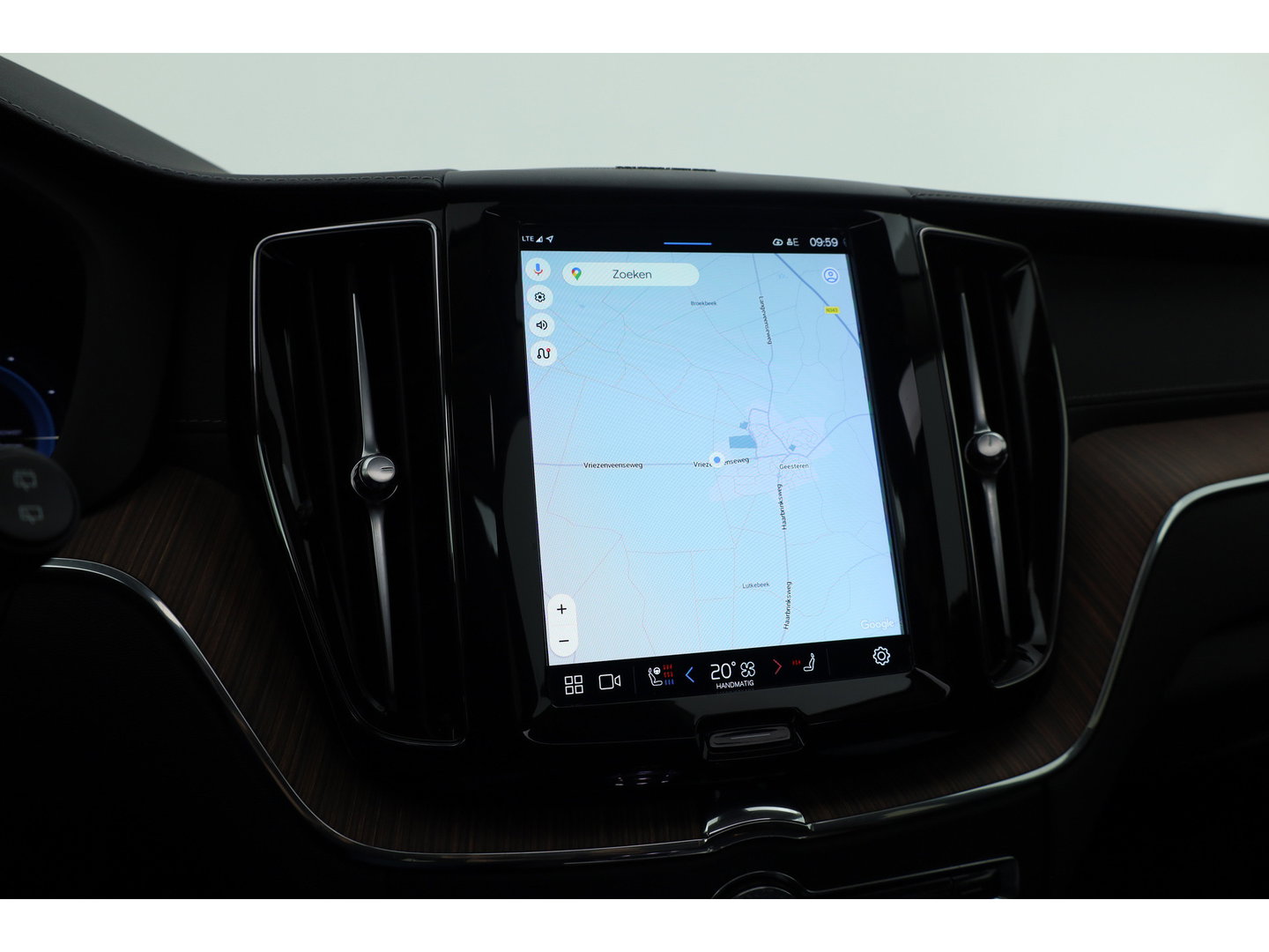Volvo XC60 2.0 T8 Plug-in hybrid AWD Ultimate Bright | SOH 98% | Pano | Massage | H&K Audio | Stoel-Stuurverw. | Stoelventilatie | 360cam | Memory Seats | Head-Up