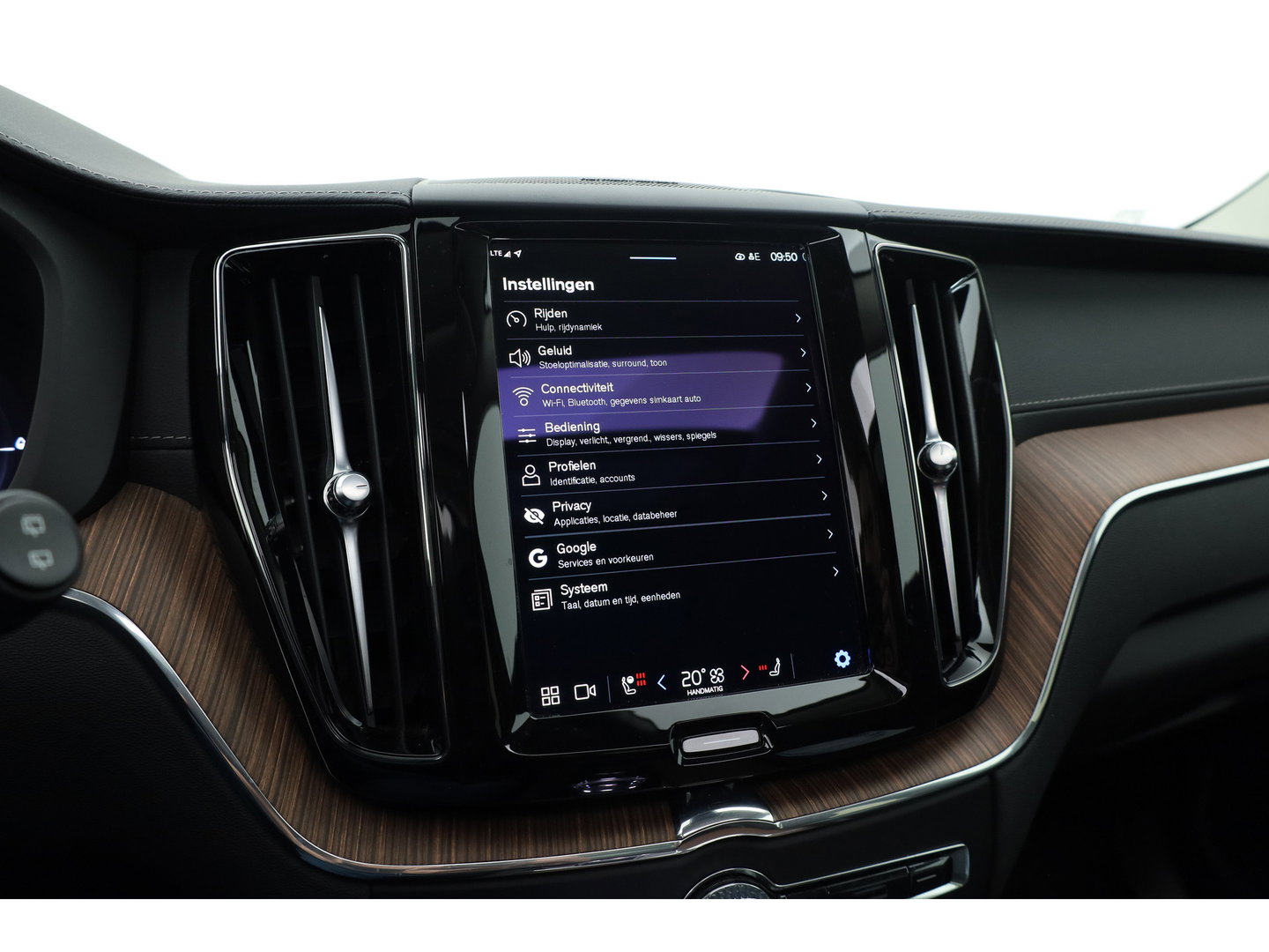 Volvo XC60 2.0 T8 Plug-in hybrid AWD Ultimate Bright | SOH 98% | Pano | Massage | H&K Audio | Stoel-Stuurverw. | Stoelventilatie | 360cam | Memory Seats | Head-Up