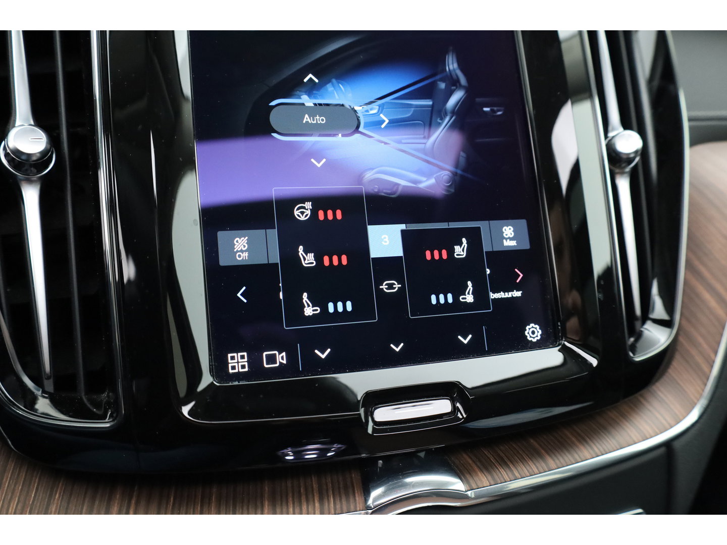 Volvo XC60 2.0 T8 Plug-in hybrid AWD Ultimate Bright | SOH 98% | Pano | Massage | H&K Audio | Stoel-Stuurverw. | Stoelventilatie | 360cam | Memory Seats | Head-Up