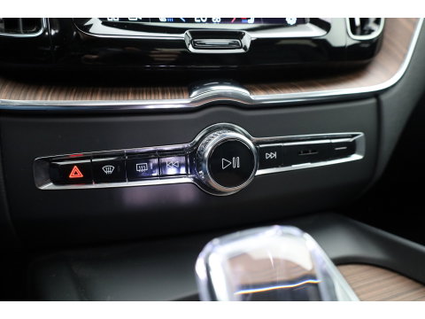 Volvo XC60 2.0 T8 Plug-in hybrid AWD Ultimate Bright | SOH 98% | Pano | Massage | H&K Audio | Stoel-Stuurverw. | Stoelventilatie | 360cam | Memory Seats | Head-Up