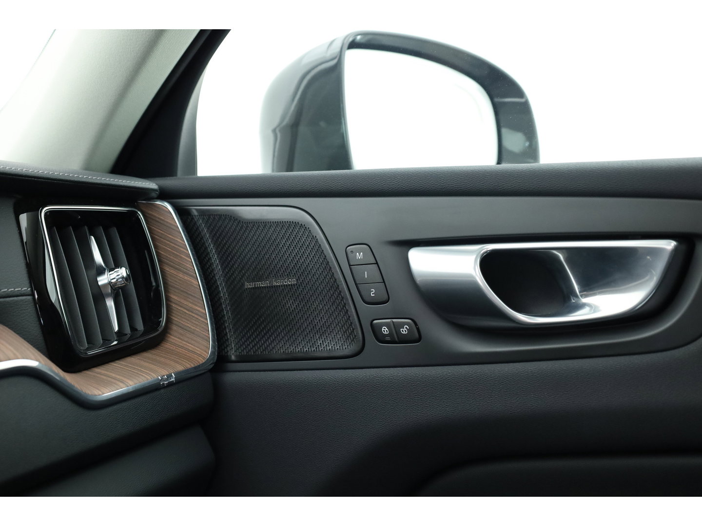 Volvo XC60 2.0 T8 Plug-in hybrid AWD Ultimate Bright | SOH 98% | Pano | Massage | H&K Audio | Stoel-Stuurverw. | Stoelventilatie | 360cam | Memory Seats | Head-Up