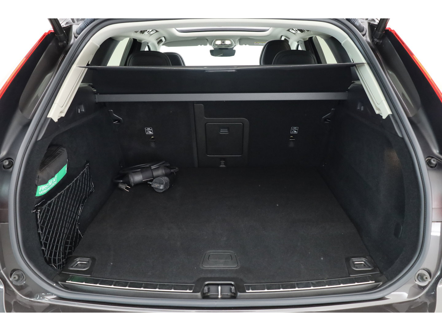 Volvo XC60 2.0 T8 Plug-in hybrid AWD Ultimate Bright | SOH 98% | Pano | Massage | H&K Audio | Stoel-Stuurverw. | Stoelventilatie | 360cam | Memory Seats | Head-Up