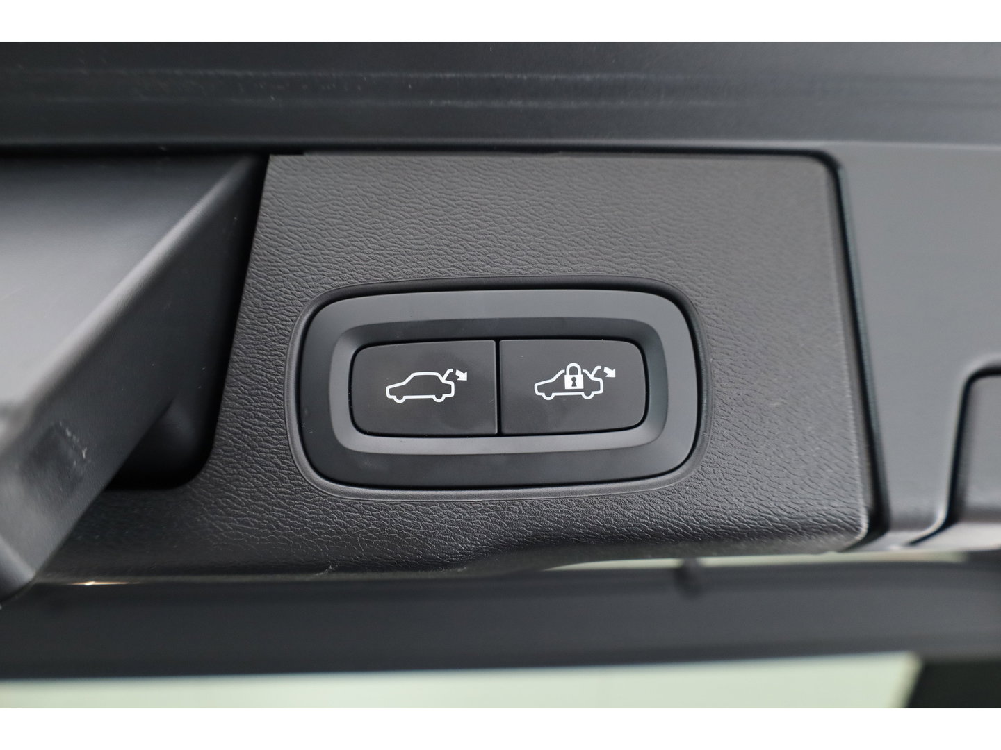 Volvo XC60 2.0 T8 Plug-in hybrid AWD Ultimate Bright | SOH 98% | Pano | Massage | H&K Audio | Stoel-Stuurverw. | Stoelventilatie | 360cam | Memory Seats | Head-Up