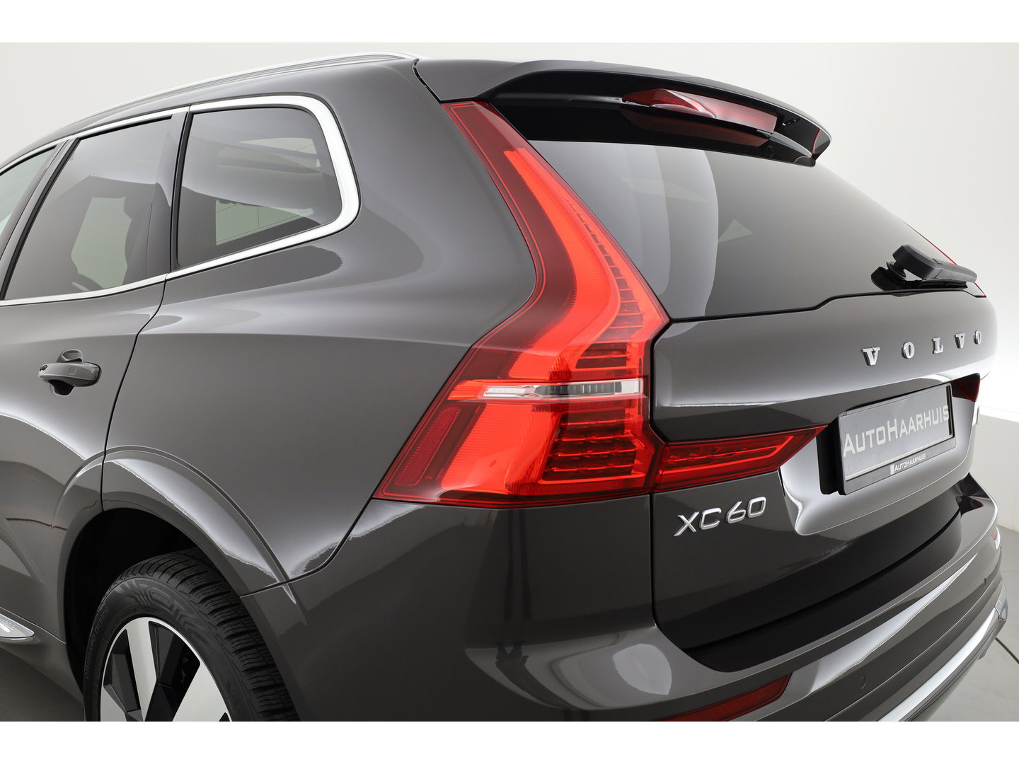 Volvo XC60 2.0 T8 Plug-in hybrid AWD Ultimate Bright | SOH 98% | Pano | Massage | H&K Audio | Stoel-Stuurverw. | Stoelventilatie | 360cam | Memory Seats | Head-Up