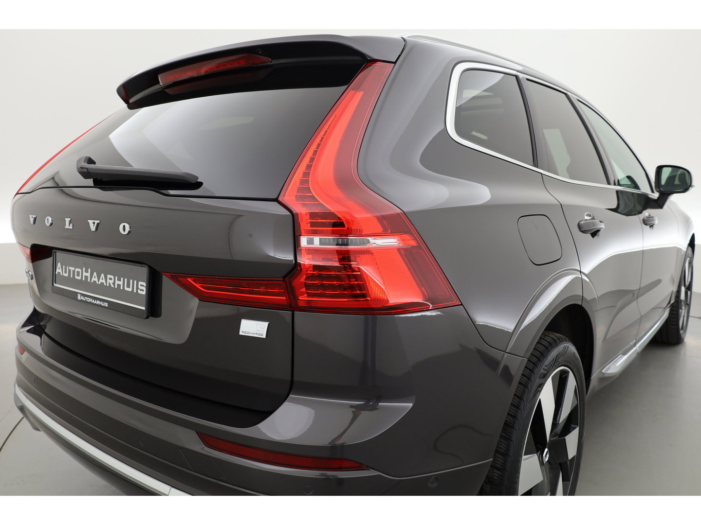 Volvo XC60 2.0 T8 Plug-in hybrid AWD Ultimate Bright | SOH 98% | Pano | Massage | H&K Audio | Stoel-Stuurverw. | Stoelventilatie | 360cam | Memory Seats | Head-Up