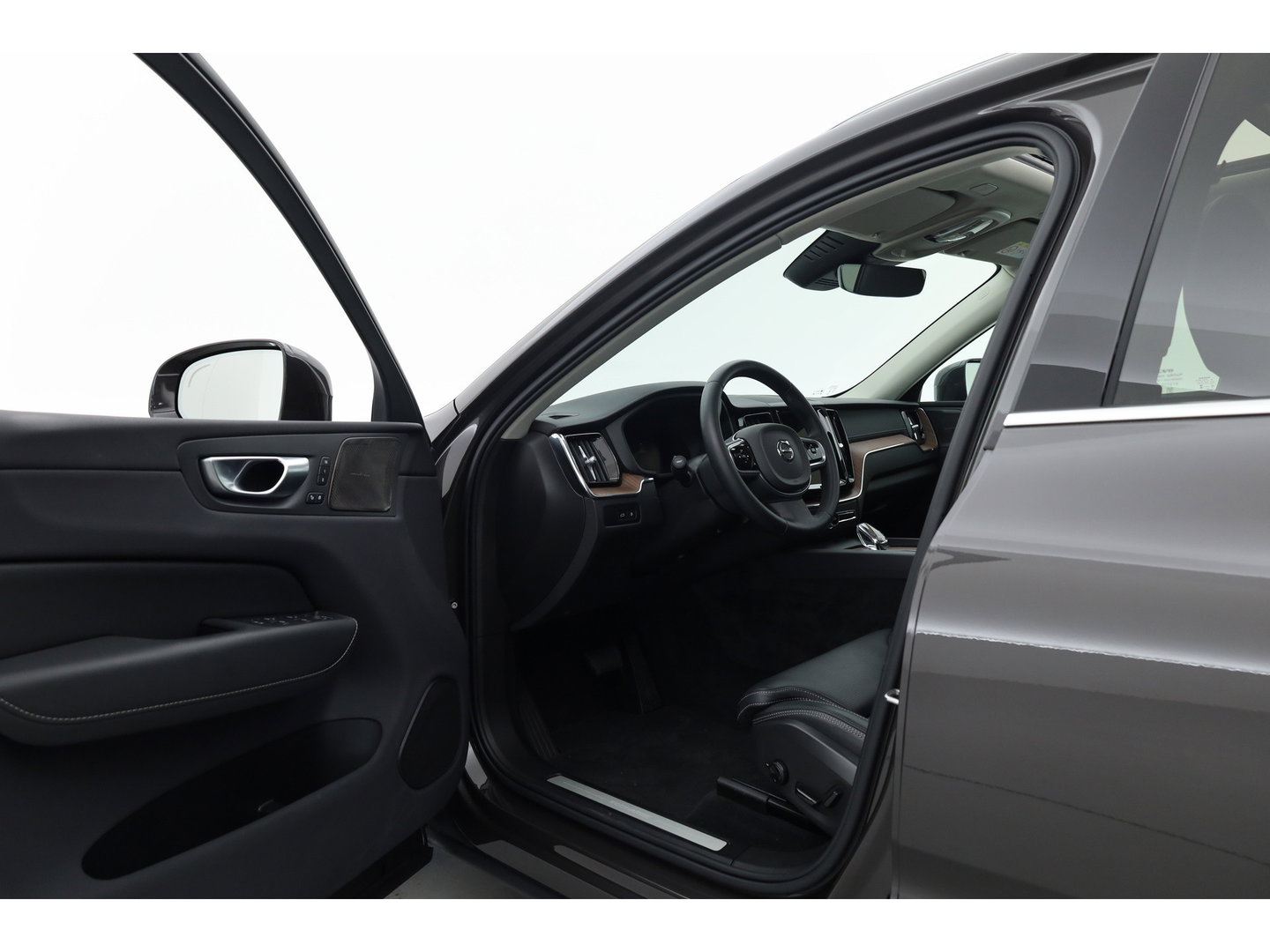 Volvo XC60 2.0 T8 Plug-in hybrid AWD Ultimate Bright | SOH 98% | Pano | Massage | H&K Audio | Stoel-Stuurverw. | Stoelventilatie | 360cam | Memory Seats | Head-Up