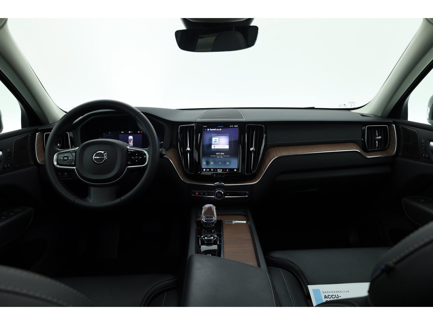 Volvo XC60 2.0 T8 Plug-in hybrid AWD Ultimate Bright | SOH 98% | Pano | Massage | H&K Audio | Stoel-Stuurverw. | Stoelventilatie | 360cam | Memory Seats | Head-Up