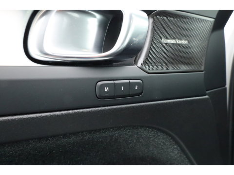 Volvo XC40 2.0 B3 Ultra Black Edition | Pano | Harman Kardon | 360cam | Memory | Stoel-Stuurverw. | Adapt. Cruise | Keyless