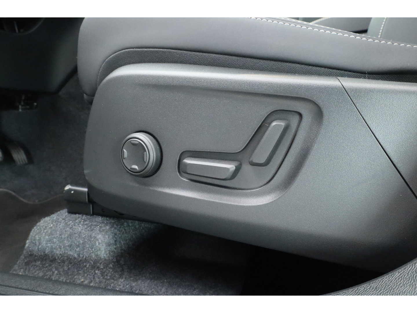 Volvo XC40 2.0 B3 Ultra Black Edition | Pano | Harman Kardon | 360cam | Memory | Stoel-Stuurverw. | Adapt. Cruise | Keyless