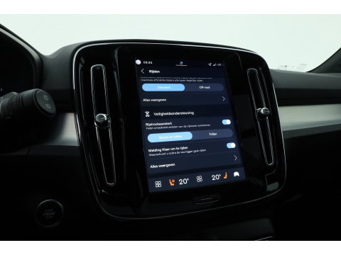 Volvo XC40 2.0 B3 Ultra Black Edition | Pano | Harman Kardon | 360cam | Memory | Stoel-Stuurverw. | Adapt. Cruise | Keyless