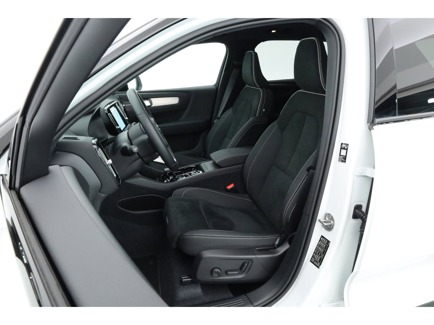 Volvo XC40 2.0 B3 Ultra Black Edition | Pano | Harman Kardon | 360cam | Memory | Stoel-Stuurverw. | Adapt. Cruise | Keyless