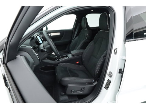 Volvo XC40 2.0 B3 Ultra Black Edition | Pano | Harman Kardon | 360cam | Memory | Stoel-Stuurverw. | Adapt. Cruise | Keyless