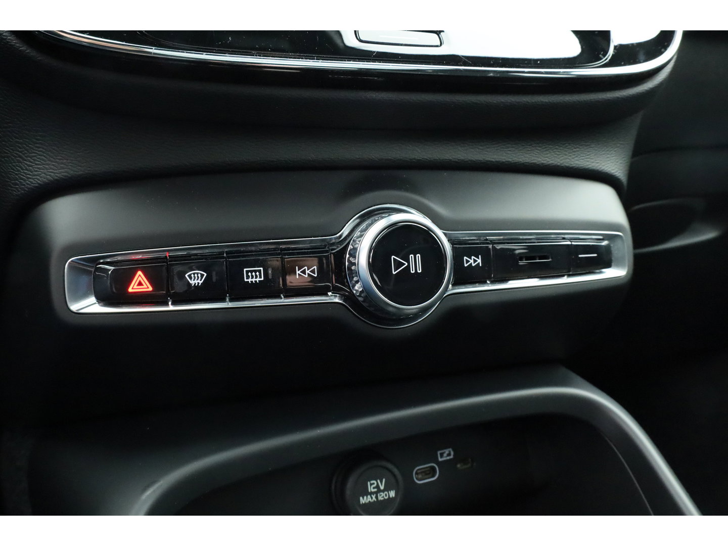 Volvo XC40 2.0 B3 Ultra Black Edition | Pano | Harman Kardon | 360cam | Memory | Stoel-Stuurverw. | Adapt. Cruise | Keyless