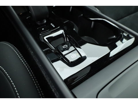 Volvo XC40 2.0 B3 Ultra Black Edition | Pano | Harman Kardon | 360cam | Memory | Stoel-Stuurverw. | Adapt. Cruise | Keyless