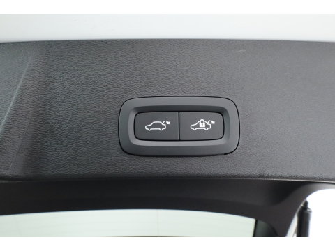 Volvo XC40 2.0 B3 Ultra Black Edition | Pano | Harman Kardon | 360cam | Memory | Stoel-Stuurverw. | Adapt. Cruise | Keyless
