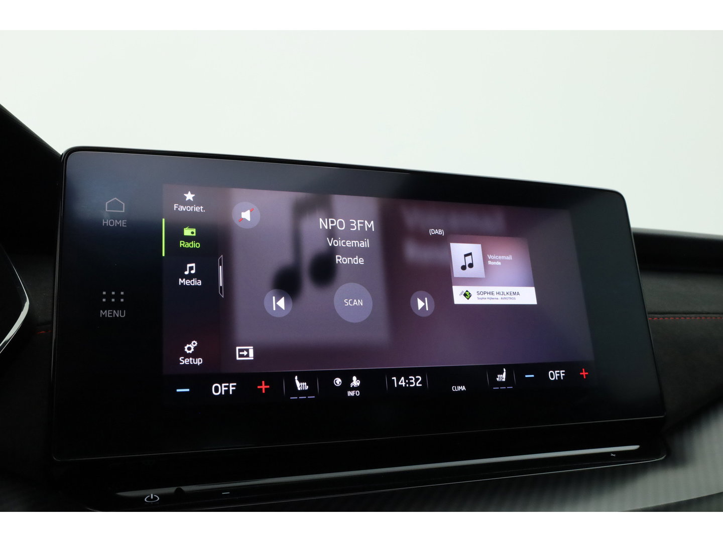 Škoda Octavia Combi 1.4 TSI RS iV PHEV Business | Pano | HUD | Adapt. Cruise | Elek. Trekhaak | Keyless | Stoelverw. | NAV + CarPlay