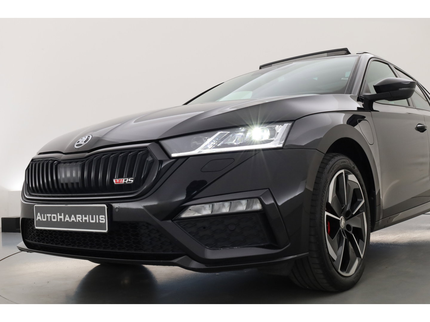 Škoda Octavia Combi 1.4 TSI RS iV PHEV Business | Pano | HUD | Adapt. Cruise | Elek. Trekhaak | Keyless | Stoelverw. | NAV + CarPlay