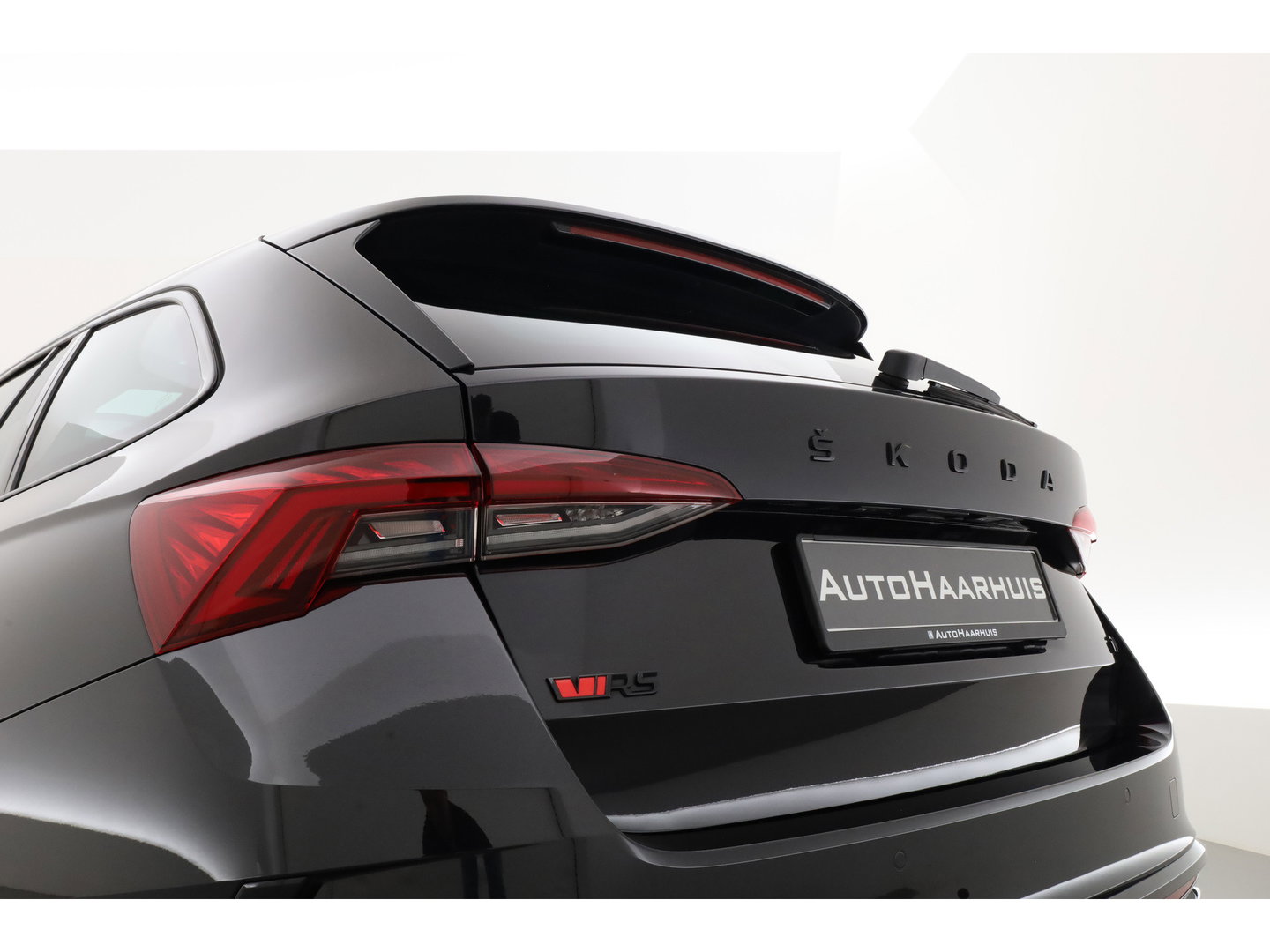 Škoda Octavia Combi 1.4 TSI RS iV PHEV Business | Pano | HUD | Adapt. Cruise | Elek. Trekhaak | Keyless | Stoelverw. | NAV + CarPlay