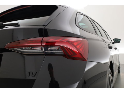 Škoda Octavia Combi 1.4 TSI RS iV PHEV Business | Pano | HUD | Adapt. Cruise | Elek. Trekhaak | Keyless | Stoelverw. | NAV + CarPlay