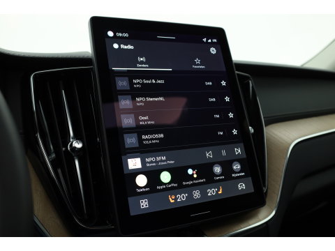Volvo XC60 2.0 T8 Plug-in hybrid AWD Ultra Dark "Forest Lake" | Facelift | Memory | Pano | Luchtvering | Massage | Bowers & Wilkins