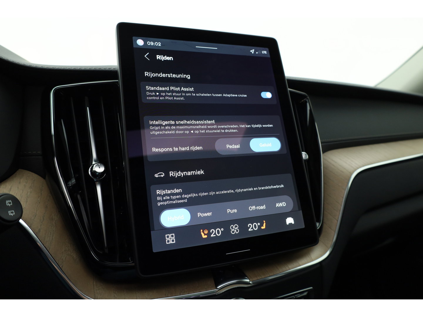 Volvo XC60 2.0 T8 Plug-in hybrid AWD Ultra Dark "Forest Lake" | Facelift | Memory | Pano | Luchtvering | Massage | Bowers & Wilkins