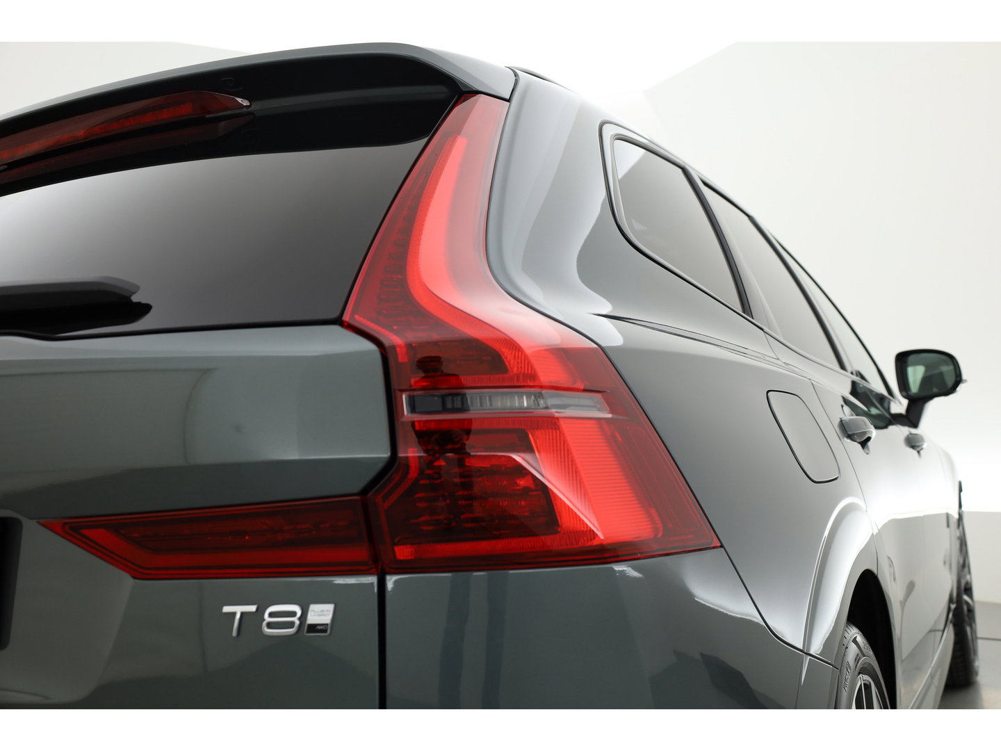Volvo XC60 2.0 T8 Plug-in hybrid AWD Ultra Dark "Forest Lake" | Facelift | Memory | Pano | Luchtvering | Massage | Bowers & Wilkins