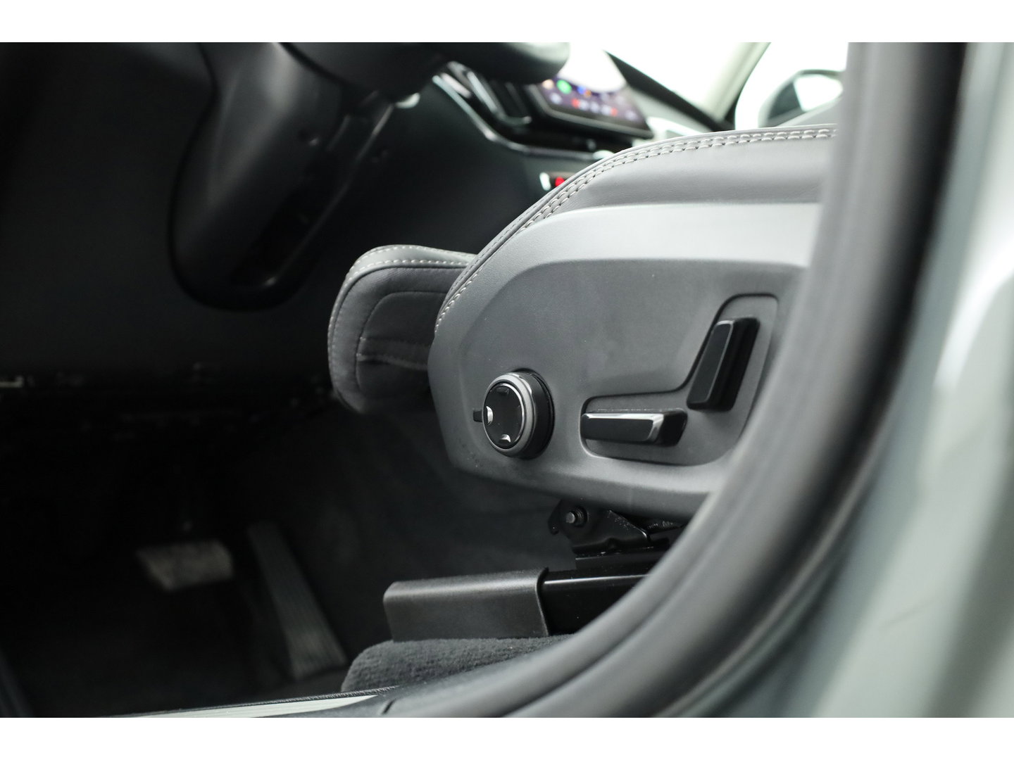 Volvo XC60 2.0 T8 Plug-in hybrid AWD Ultra Dark "Forest Lake" | Facelift | Memory | Pano | Luchtvering | Massage | Bowers & Wilkins