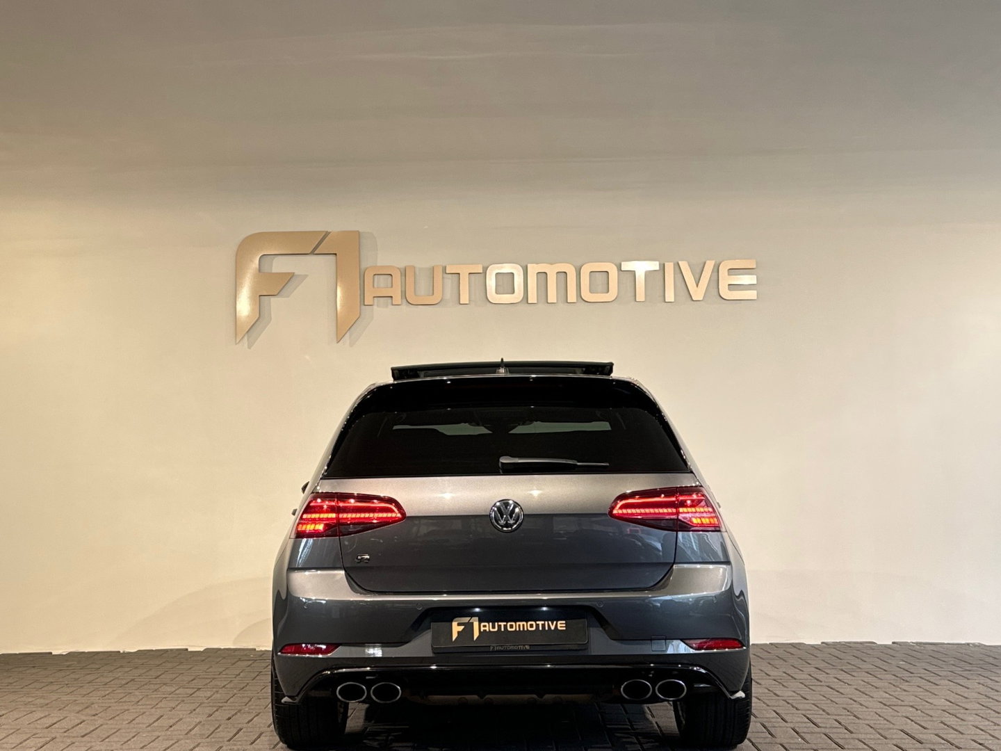 Volkswagen Golf 2.0 TSI 4Motion R Pano|Keyless|Dynaudio|Sfeer