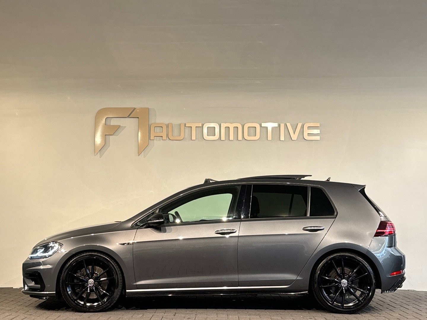 Volkswagen Golf 2.0 TSI 4Motion R Pano|Keyless|Dynaudio|Sfeer
