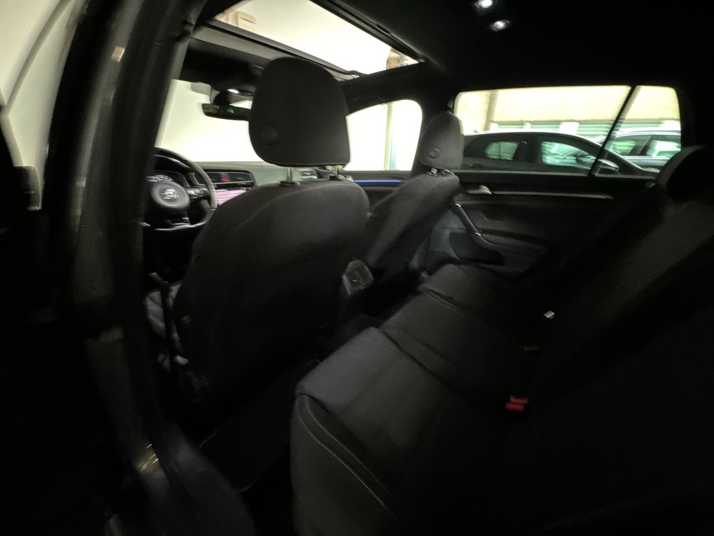 Volkswagen Golf 2.0 TSI 4Motion R Pano|Keyless|Dynaudio|Sfeer