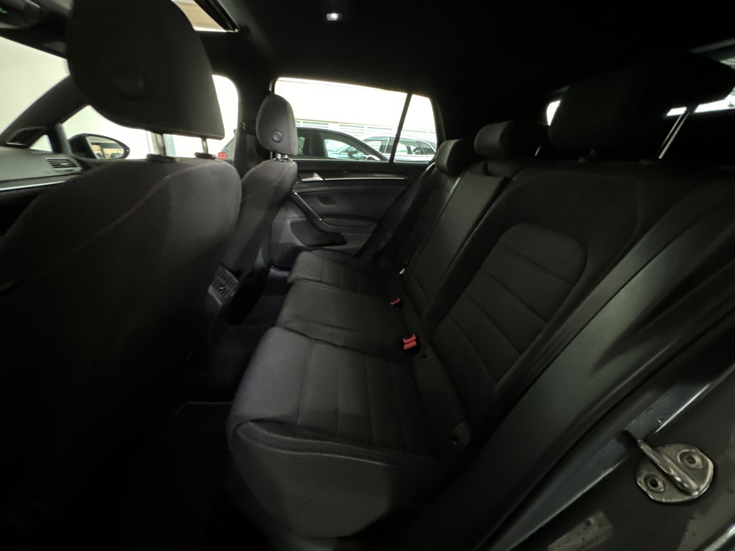 Volkswagen Golf 2.0 TSI 4Motion R Pano|Keyless|Dynaudio|Sfeer