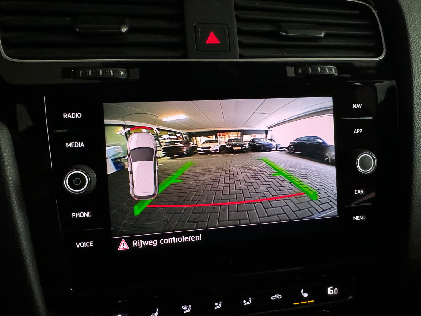 Volkswagen Golf 2.0 TSI 4Motion R Pano|Keyless|Dynaudio|Sfeer