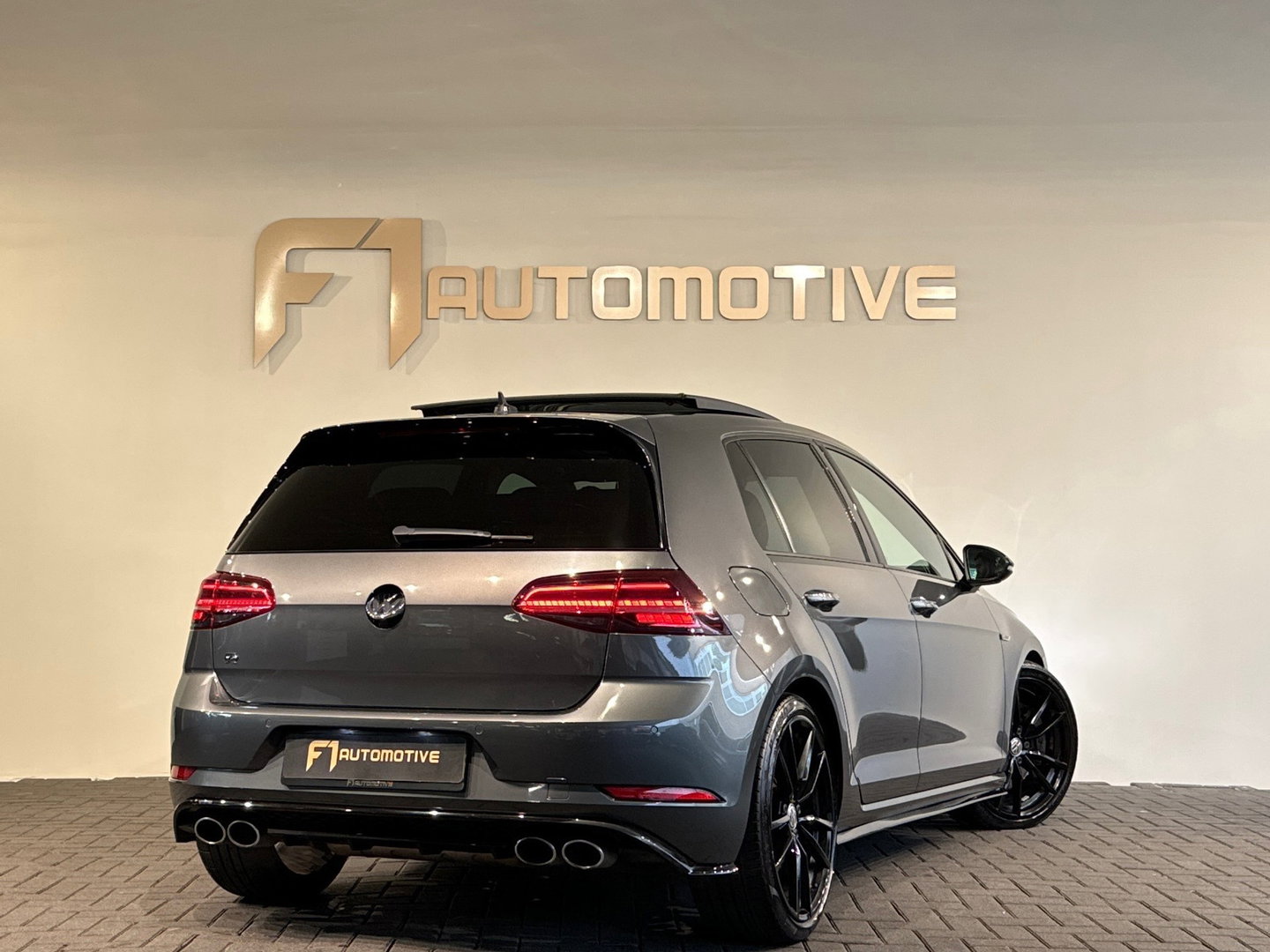 Volkswagen Golf 2.0 TSI 4Motion R Pano|Keyless|Dynaudio|Sfeer
