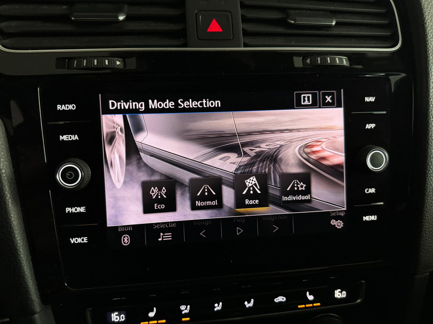 Volkswagen Golf 2.0 TSI 4Motion R Pano|Keyless|Dynaudio|Sfeer