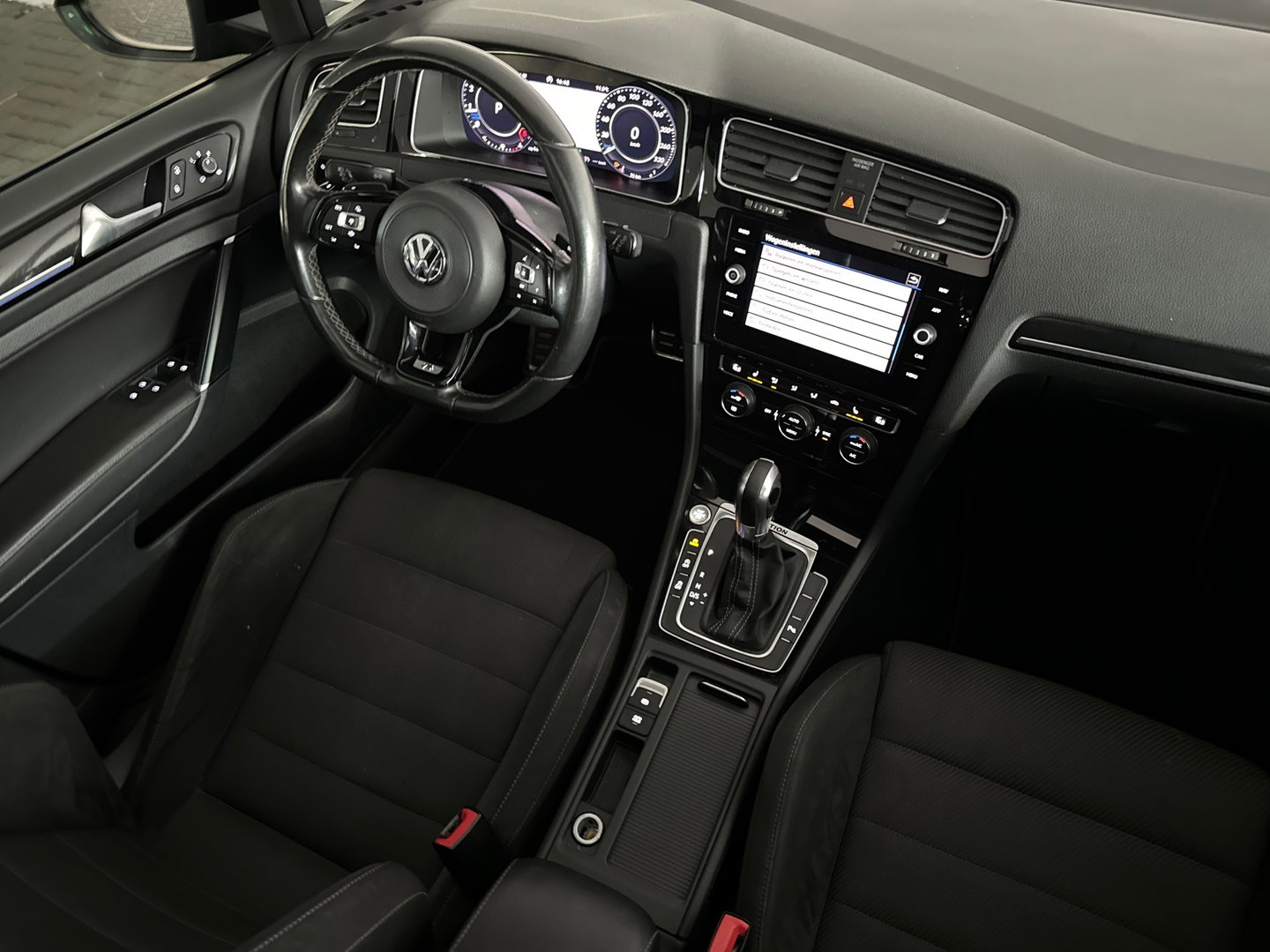 Volkswagen Golf 2.0 TSI 4Motion R Pano|Keyless|Dynaudio|Sfeer