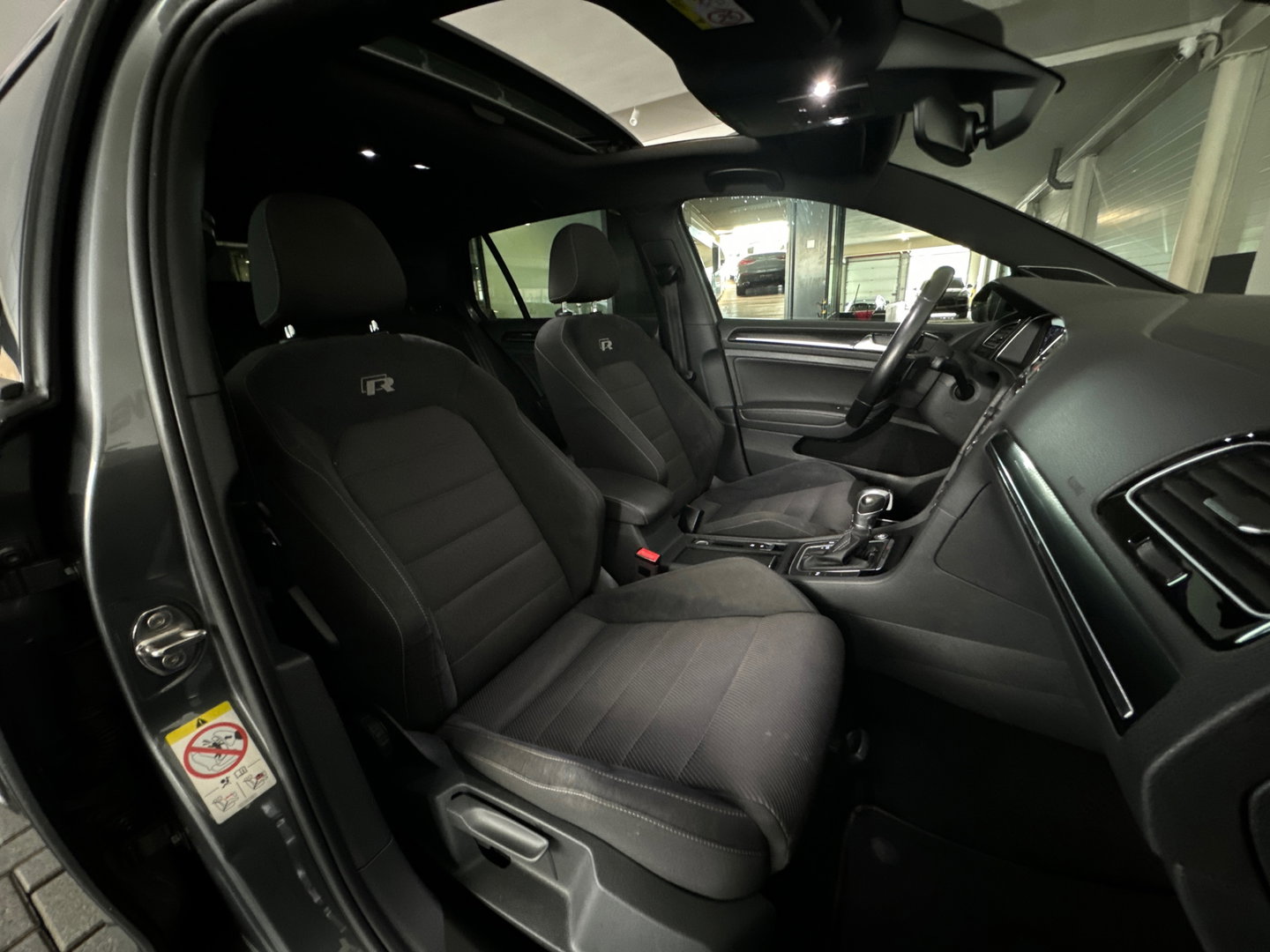 Volkswagen Golf 2.0 TSI 4Motion R Pano|Keyless|Dynaudio|Sfeer
