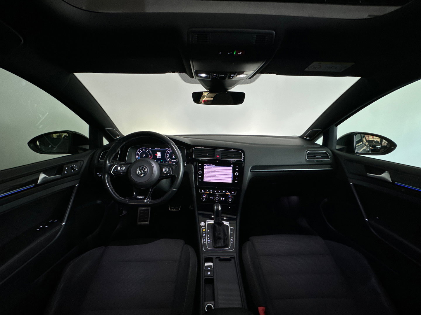 Volkswagen Golf 2.0 TSI 4Motion R Pano|Keyless|Dynaudio|Sfeer