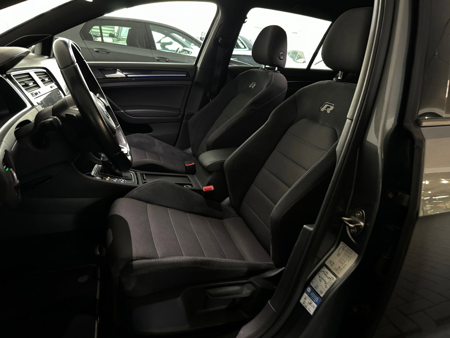 Volkswagen Golf 2.0 TSI 4Motion R Pano|Keyless|Dynaudio|Sfeer