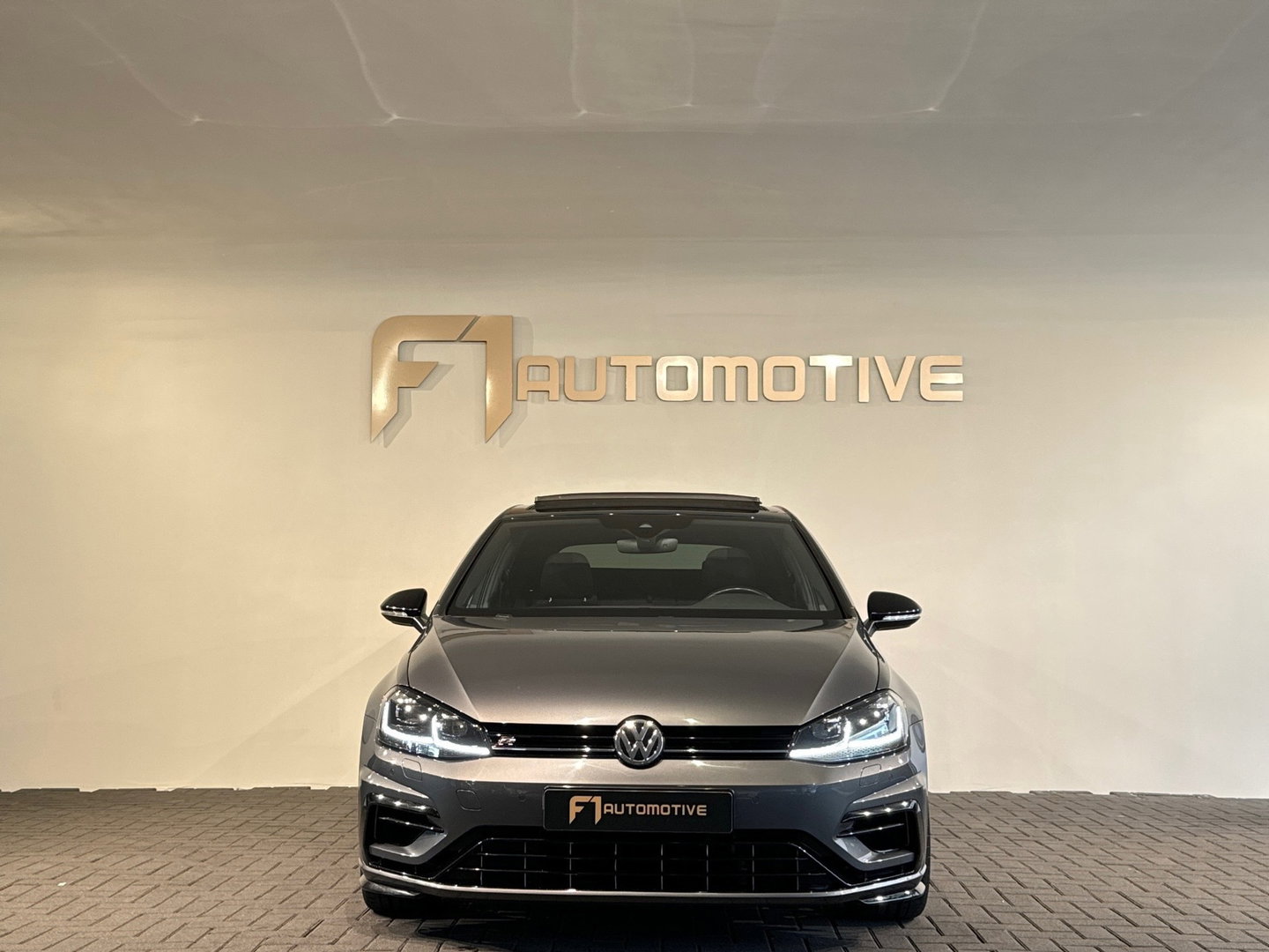 Volkswagen Golf 2.0 TSI 4Motion R Pano|Keyless|Dynaudio|Sfeer