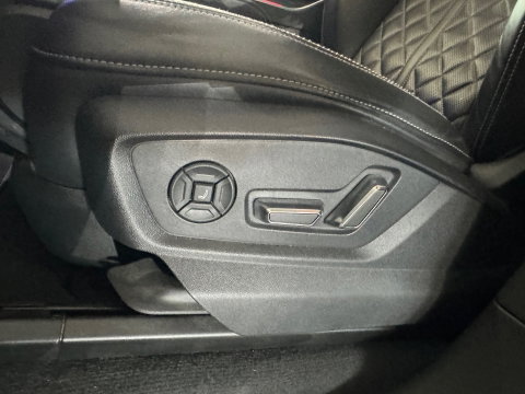 Audi Q8 60 TFSI e quattro S Line Comp Pano|RS Seat|HuD|Massage