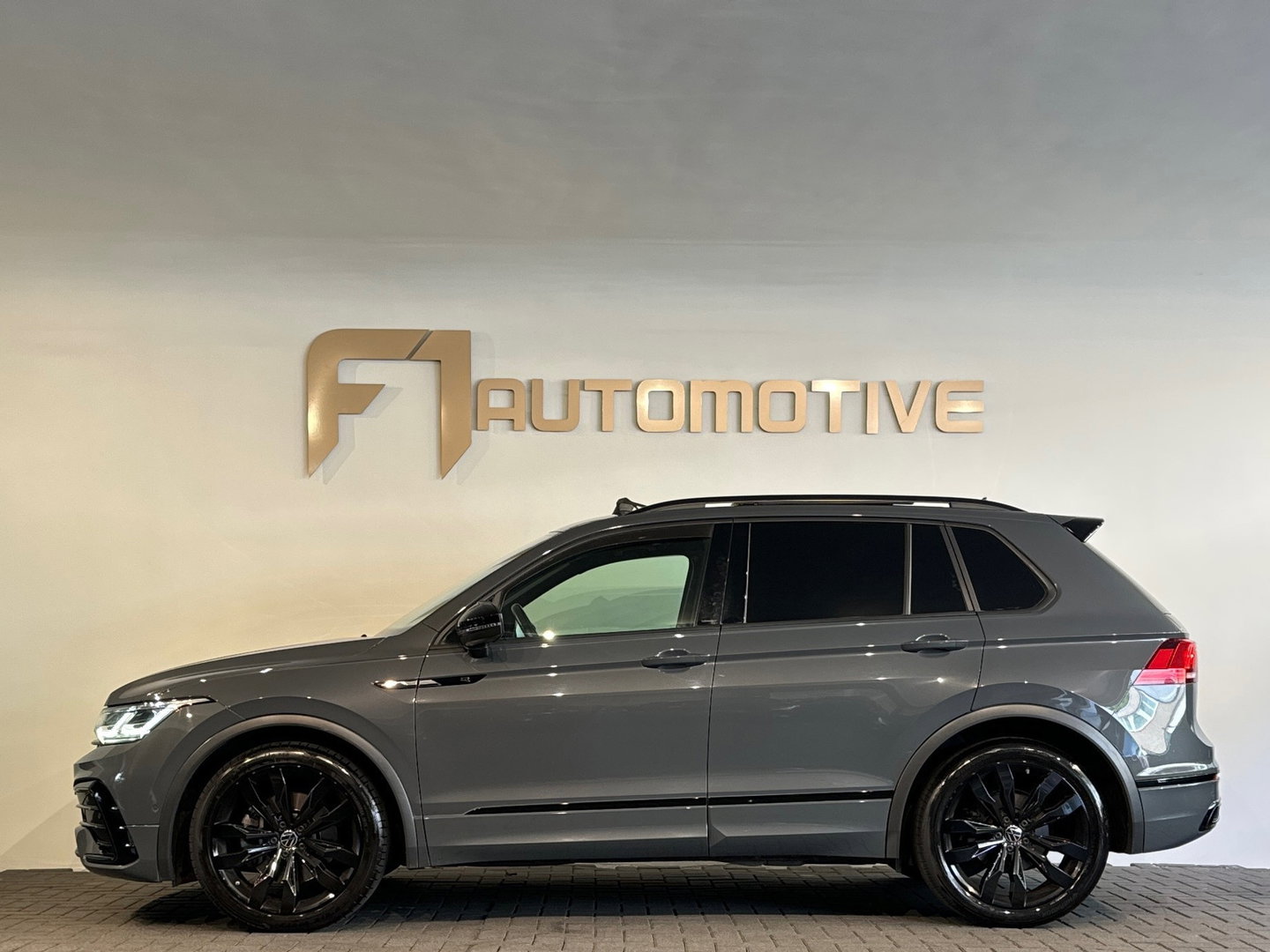 Volkswagen Tiguan 2.0 TSI 4Motion R Line Pano|Memory|Sfeer