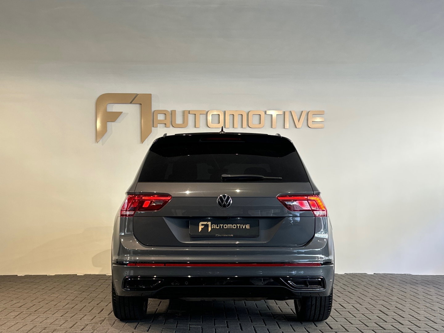 Volkswagen Tiguan 2.0 TSI 4Motion R Line Pano|Memory|Sfeer