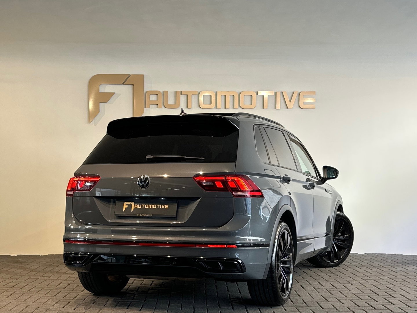 Volkswagen Tiguan 2.0 TSI 4Motion R Line Pano|Memory|Sfeer