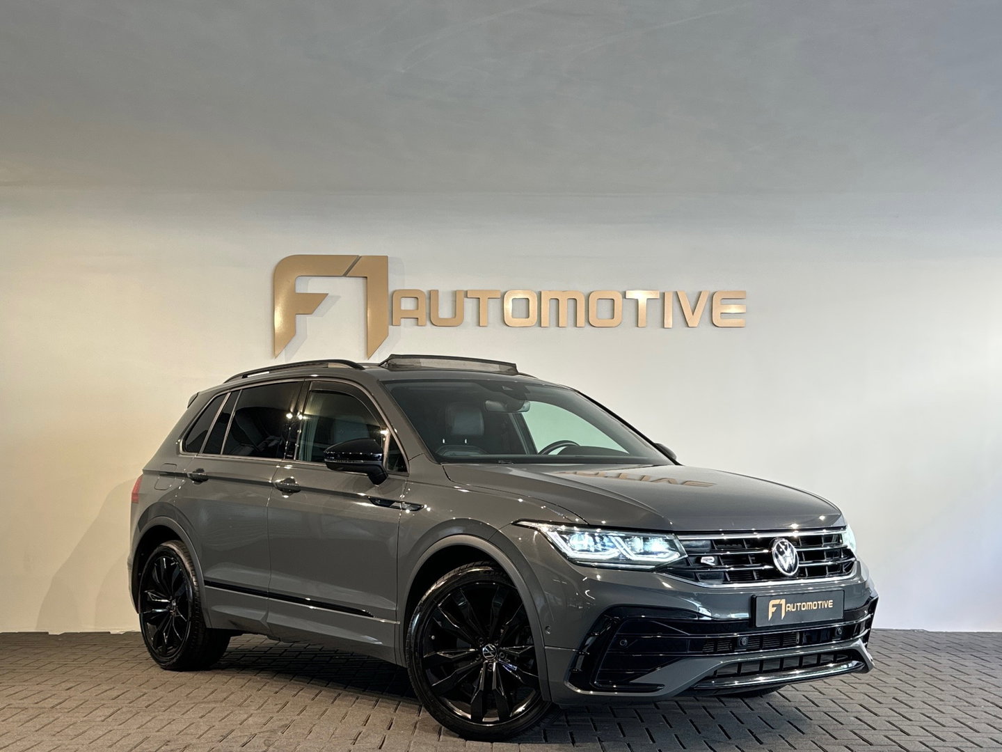 Volkswagen Tiguan 2.0 TSI 4Motion R Line Pano|Memory|Sfeer