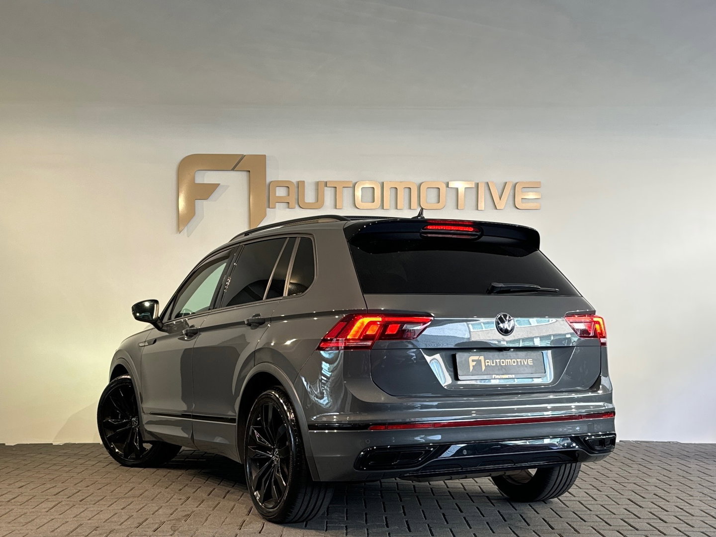 Volkswagen Tiguan 2.0 TSI 4Motion R Line Pano|Memory|Sfeer