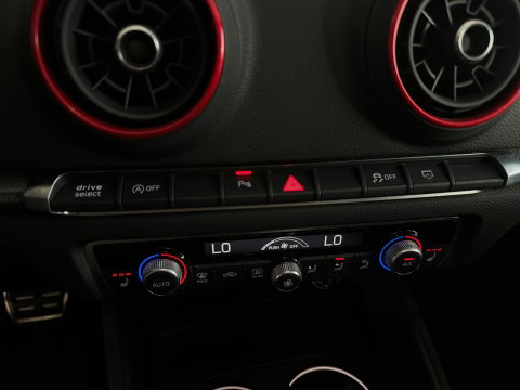 Audi RS3 Limousine 2.5 TFSI quattro Pano|RS Seat|B&O|Keyless